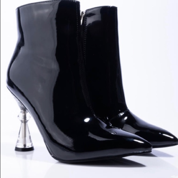 glossy vegan patent leather bootie pyramid heel - Picture 2 of 3